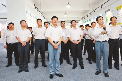 謝伏瞻陳潤兒等省領(lǐng)導(dǎo)調(diào)研鄭州航空港經(jīng)濟(jì)綜合實(shí)驗(yàn)區(qū)