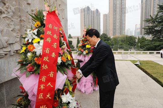 烈士紀(jì)念日省會(huì)各界代表舉行公祭活動(dòng) 謝伏瞻陳潤(rùn)兒出席