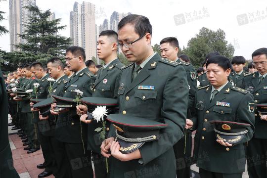 烈士紀(jì)念日省會(huì)各界代表舉行公祭活動(dòng) 謝伏瞻陳潤(rùn)兒出席