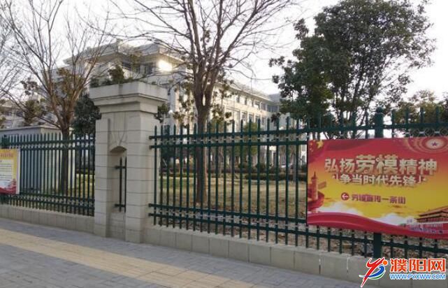 “勞模宣傳一條街” 張博越 攝