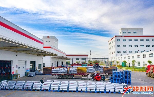 東方雨虹出貨場(chǎng)景.jpg