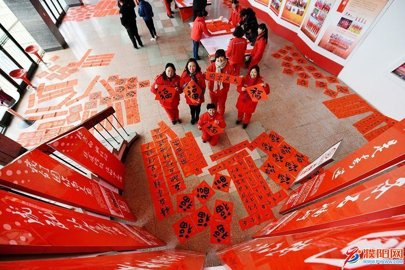 義寫春聯(lián).jpg