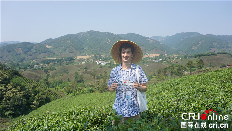 萬(wàn)畝茶園香四方 “一帶一路”國(guó)際青年細(xì)品信陽(yáng)毛尖韻味_fororder_微信圖片_20230601172253