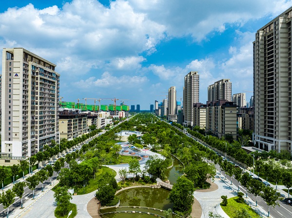 《百米廊道》      秦利敏.jpg