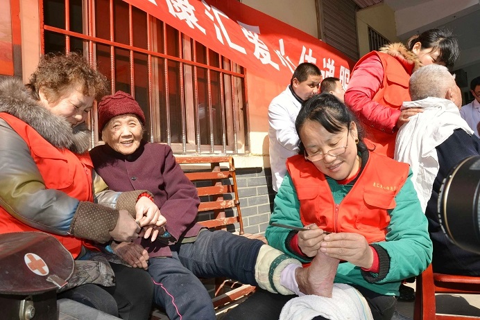 社區(qū)居家養(yǎng)老服務(wù)分布全市，老人得以安享晚年?！惼G_proc.jpg
