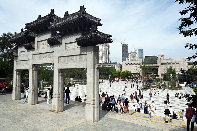 假日期間，云龍山、博物館景區(qū)游人如織。本報記者 劉冰 攝_proc.jpg