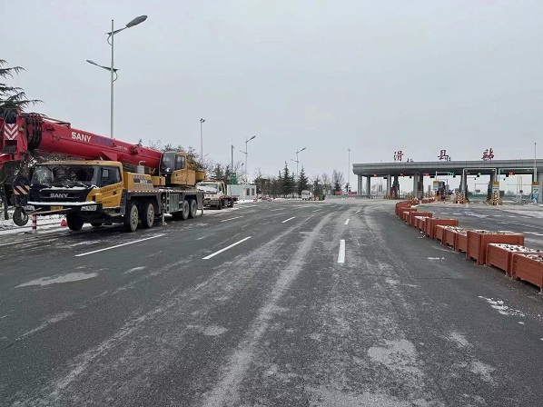 重點路段清障救援點，救援設(shè)備準備就緒.jpg