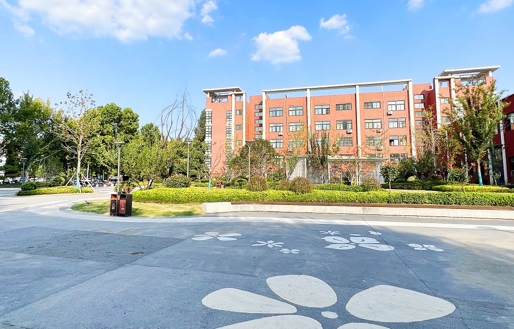 黃立 2023.9.23 位于開州路與中原路交叉口東南角的一處“口袋公園”.jpg
