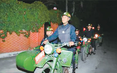 01謝國倉老師在獲獎證書.jpg
